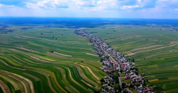 Suloschowa: eine seltsame Stadt, in der alle Einwohner auf einer Straße leben