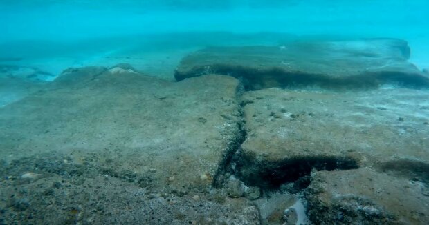 Archäologen untersuchten eine Unterwasserstraße, die vor 2000 Jahren von einer unbekannten Zivilisation gebaut wurde