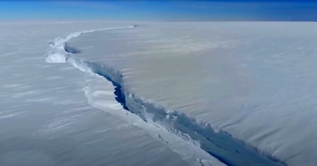 Die Erde öffnete sich: ein Eisblock mit einer Fläche von 1550 km² trennte sich vom Gletscher der Antarktis