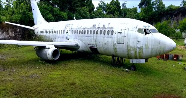 Der Mann kaufte ein altes Flugzeug und in sechs Monate baute sich daraus eine Traumvilla auf Bali