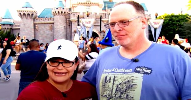 50-Jähriger stellt Weltrekord auf, indem er Disneyland 2.995 Mal hintereinander besucht