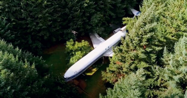 Ein Mann, der vom Traum vom Fliegen inspiriert war, baute mit seinen eigenen Händen ein Haus in Form eines Flugzeugs