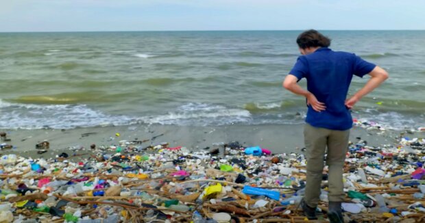 “Der Ozean atmet schwer”: Bis 2040 werden mehr als 500 Billionen Plastikteile im Wasser schwimmen