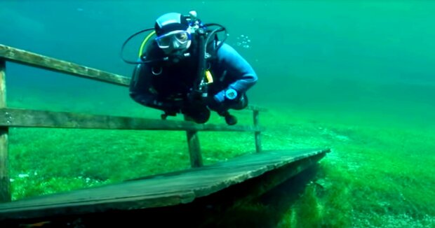 Auf dem Grund des saubersten Sees Deutschlands haben Taucher ein Unterwasserdorf entdeckt: seltene Aufnahmen