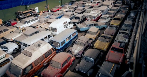 Ein Franzose entdeckt unter der Erde versteckte Autos aus den 1930er-Jahren