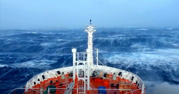 Menschen schickten ein Drohnenschiff in das Zentrum eines Hurrikans im Atlantik, um zu filmen, was mitten in einem Sturm passiert