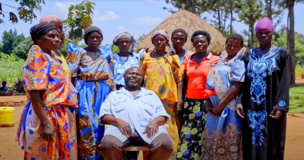 Ein Mann mit 12 Ehefrauen, 102 Kindern und 568 Enkelkindern beschließt, mit der Erweiterung seiner Familie aufzuhören